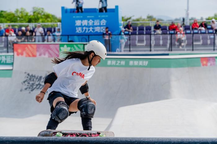 全运会滑板女子碗池赛邹