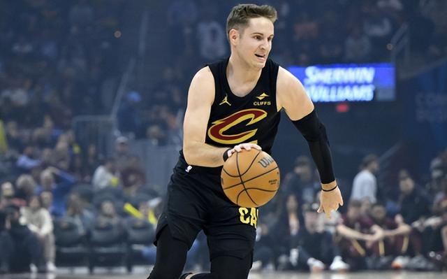 埃利斯三分低迷致骑士惨