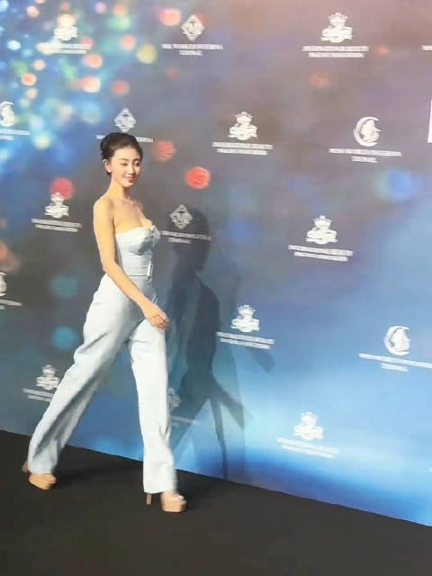 大妈朝鲜购物惊动营业员 意大利杂志评选足球史