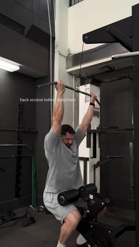 大妈朝鲜购物惊动营业员 意大利杂志评选足球史