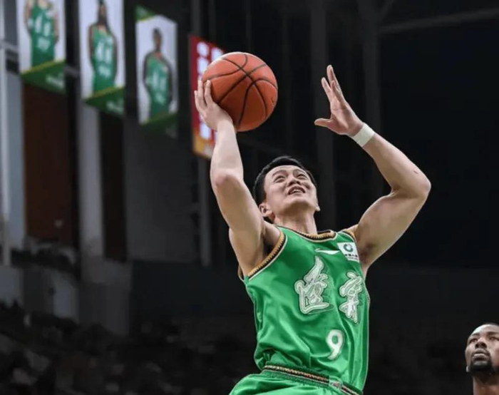 辽宁力克山东 李虎翼姜宇星爆发助队取胜