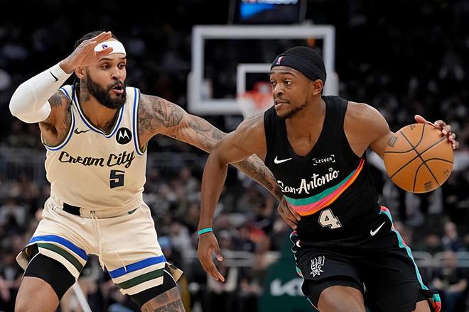 马刺8连胜锁定西部前二 福克斯12+6+4助攻助球队大